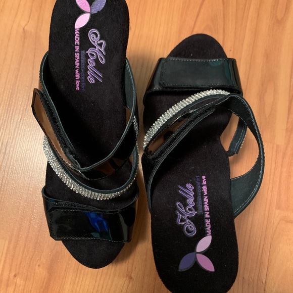 New Beautiful Dress Sandals - Picture 4 of 5